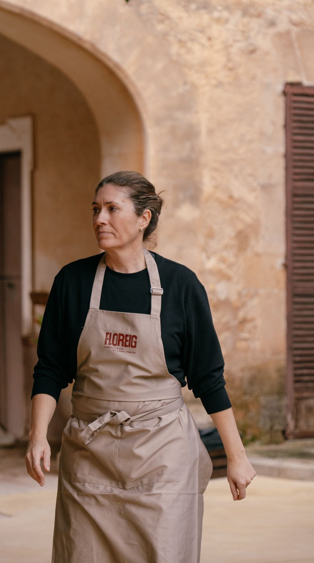 Cocinera con delantal de Floreig